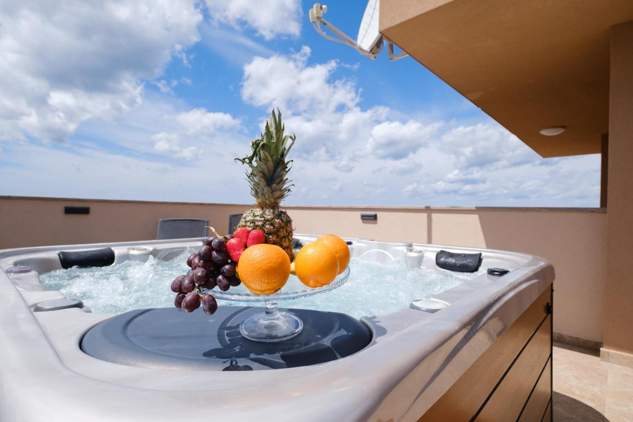 Apartments Luana With Private Jacuzzi ซาดาร์ ภายนอก รูปภาพ
