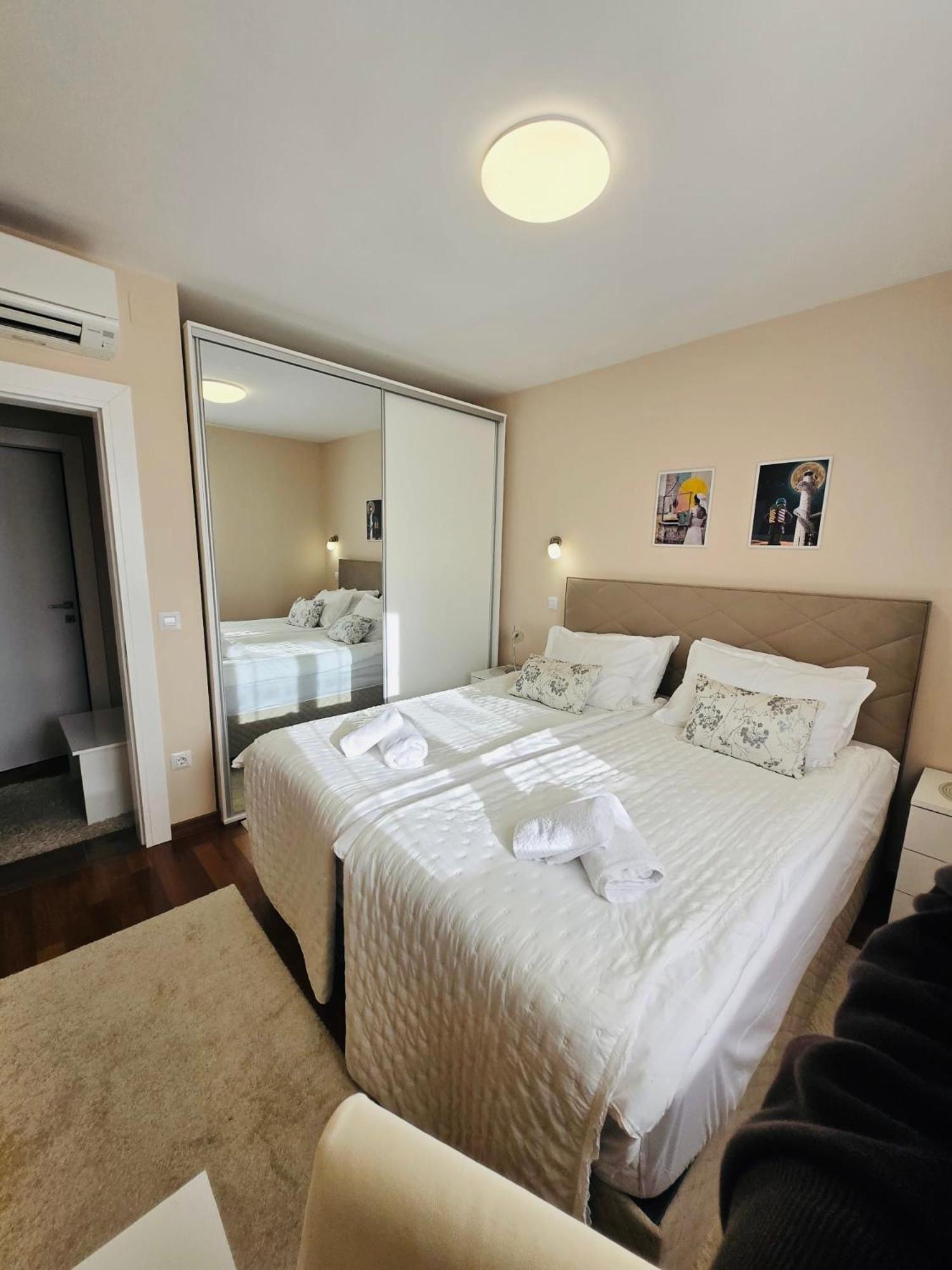 Apartments Luana With Private Jacuzzi ซาดาร์ ภายนอก รูปภาพ