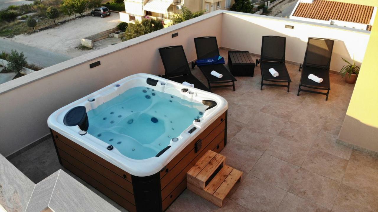 Apartments Luana With Private Jacuzzi ซาดาร์ ภายนอก รูปภาพ
